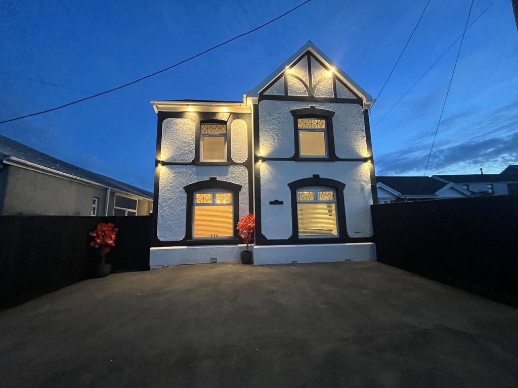 Property photo 2 of 29