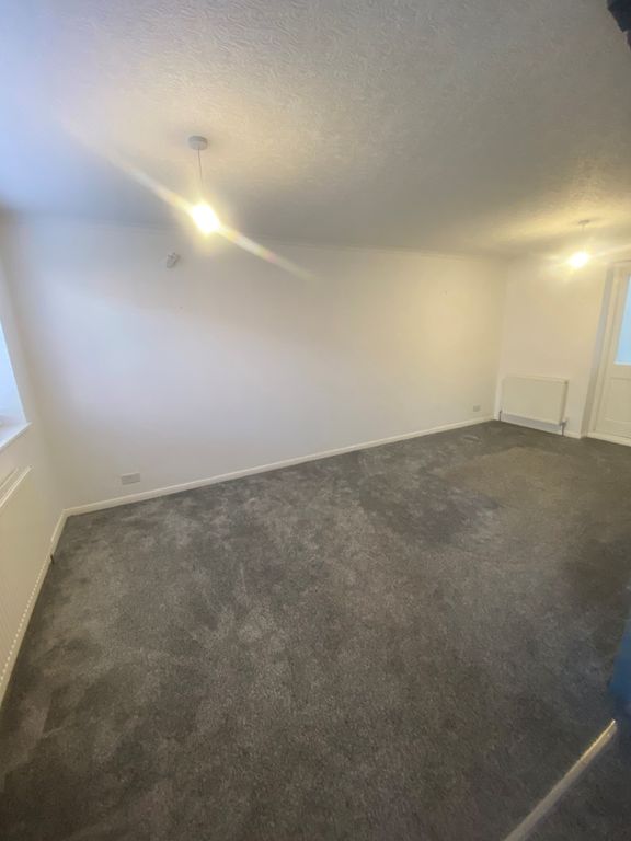 Property photo 3 of 7 Living Room