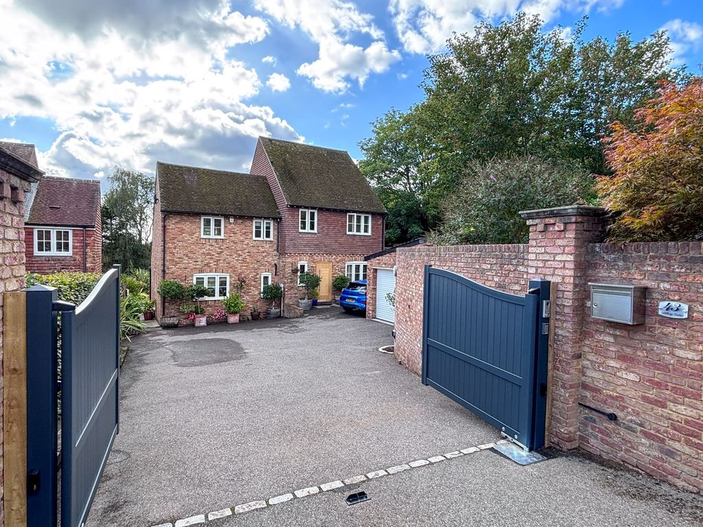 Property photo 1 of 33