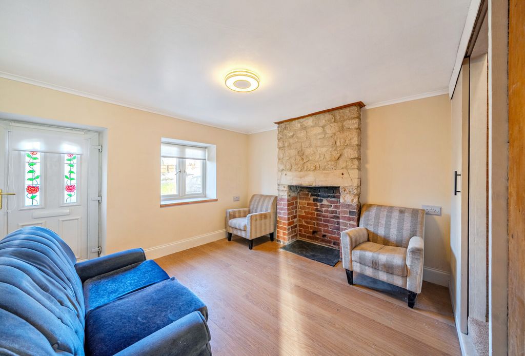 Property photo 2 of 19 1386497-14-69306d...