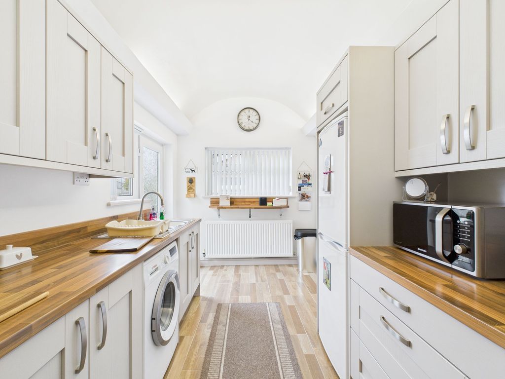 Property photo 3 of 33