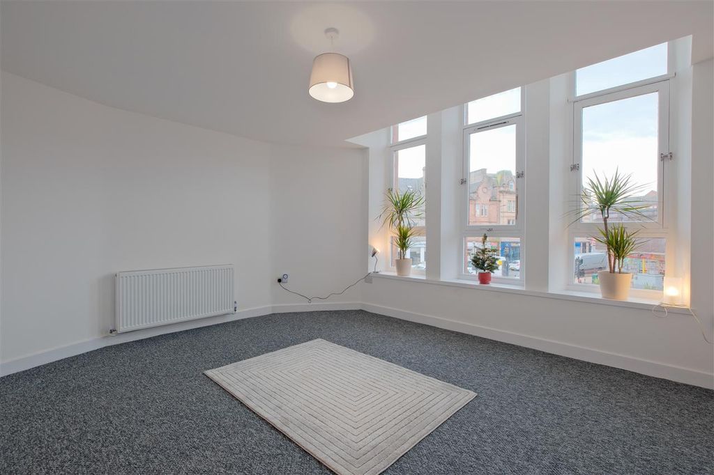 Property photo 2 of 17 Lounge