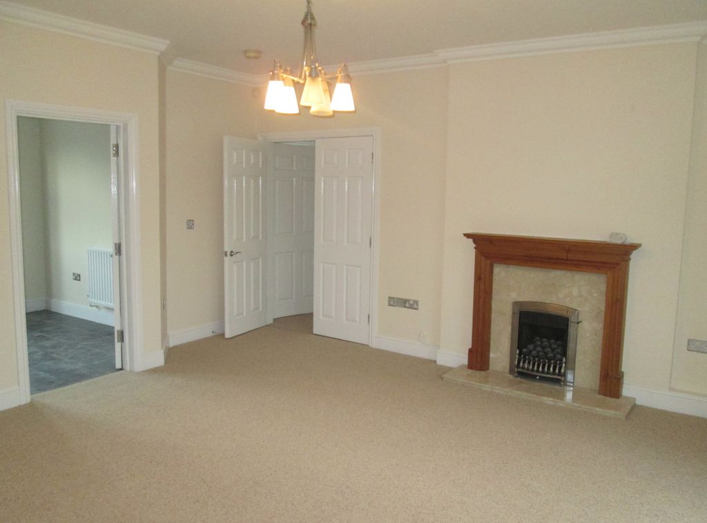 Property photo 3 of 18 Living Room