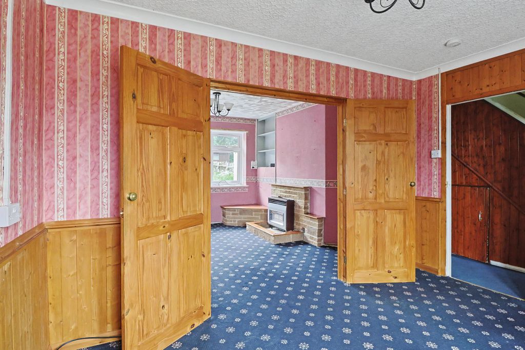 Property photo 3 of 16 103 Marl Close, Yeovil, BA21 3Nf