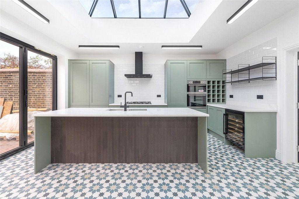 Property photo 2 of 11 Picture No. 15