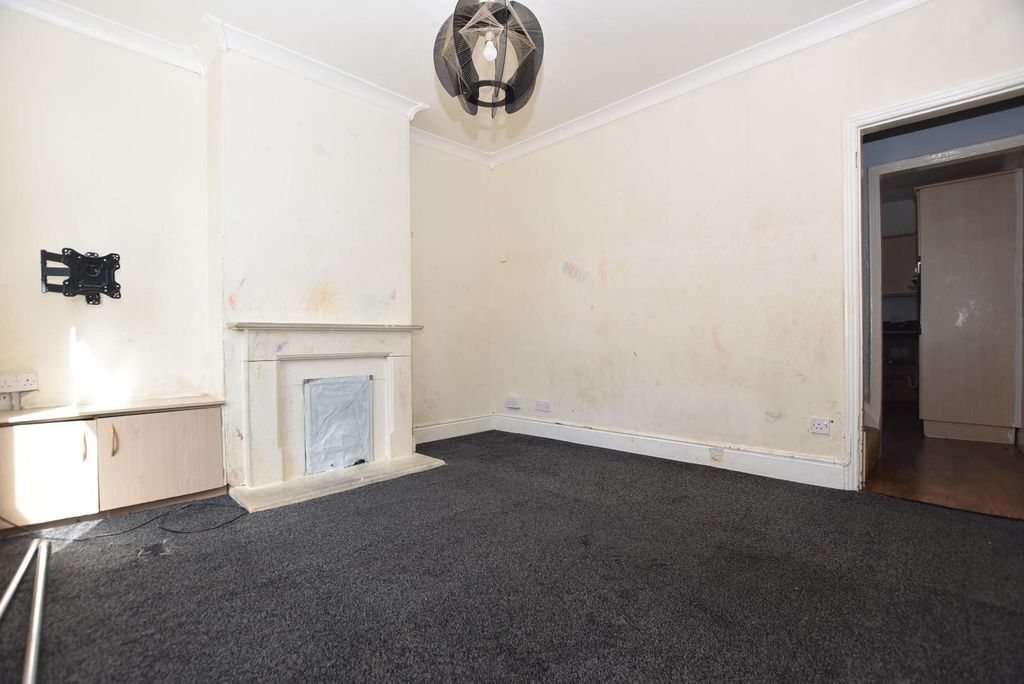 Property photo 3 of 14 Lounge (2).Jpg