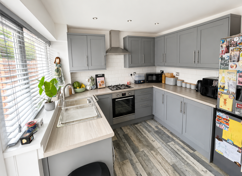 Property photo 2 of 18 A56C7944-C8D1-4A69-88D3-48A0D8E03C50