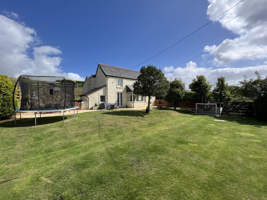 Property photo 1 of 33