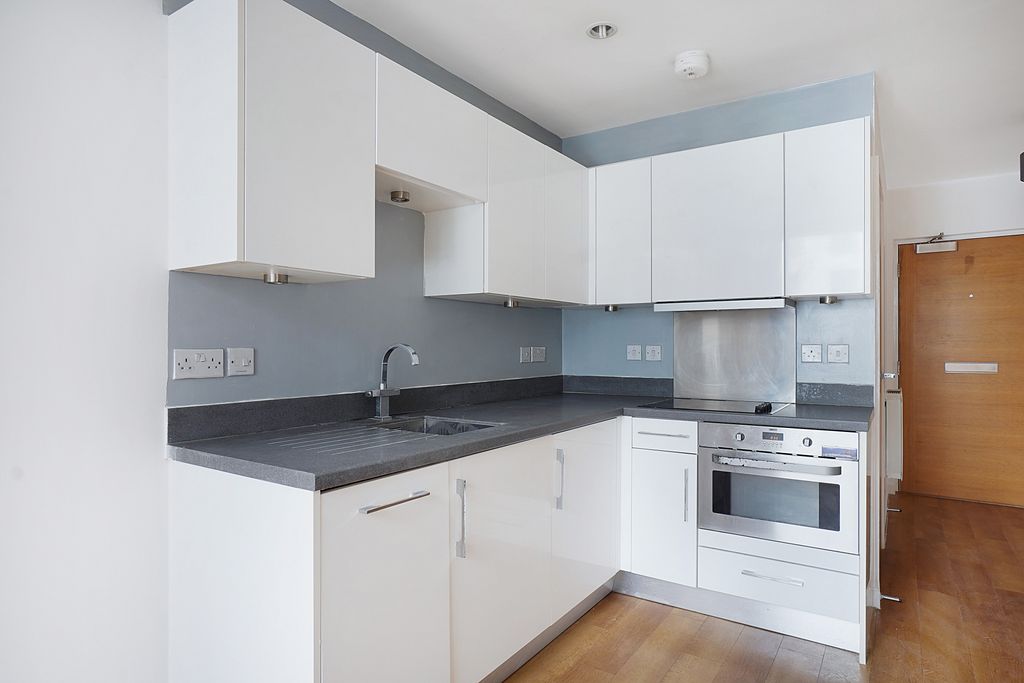 Property photo 3 of 7 Kitchen