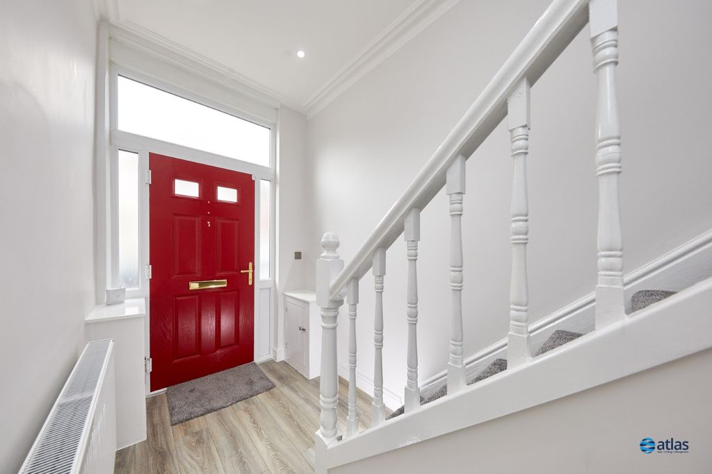 Property photo 2 of 13 Hallway