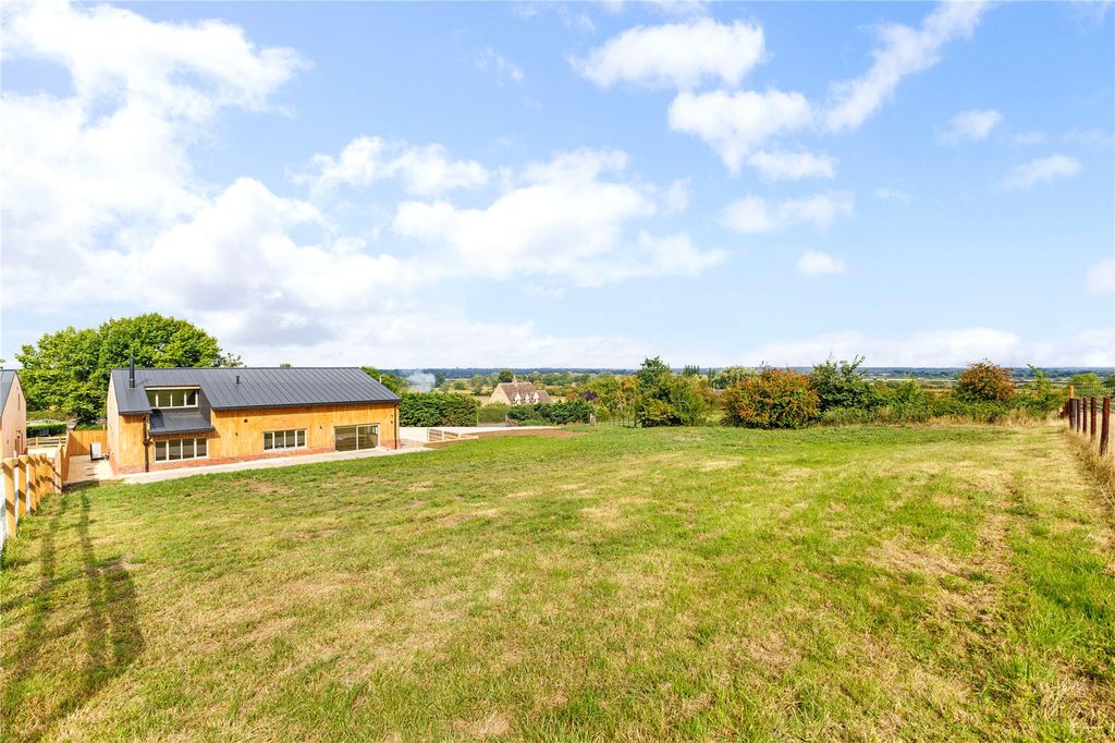 Property photo 3 of 24 Gardens