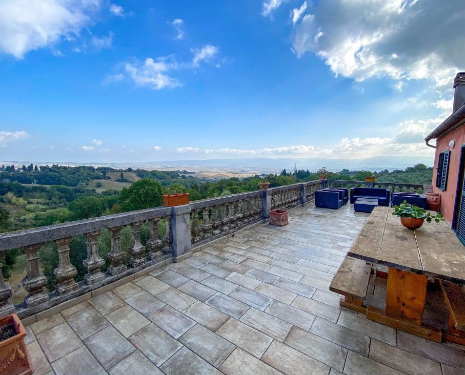 Property photo 2 of 48