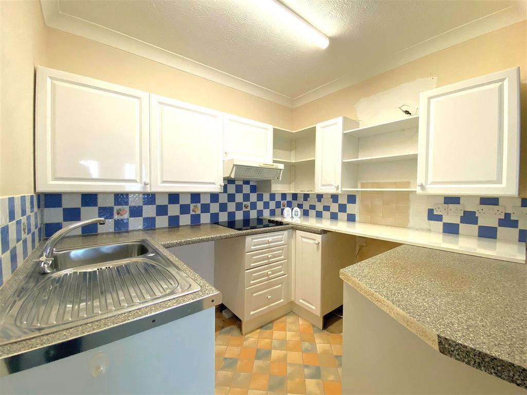 Property photo 2 of 9 33 Belmont - Kitchen.Jpg