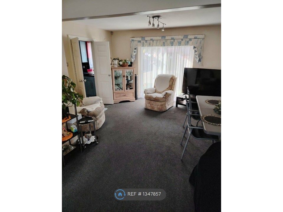 Property photo 3 of 6 Lounge / Diner 2