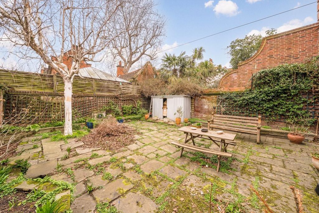 Property photo 2 of 9