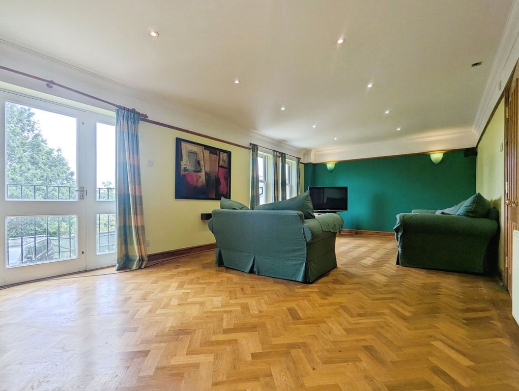 Property photo 3 of 19 Pbox-Img.Jpg