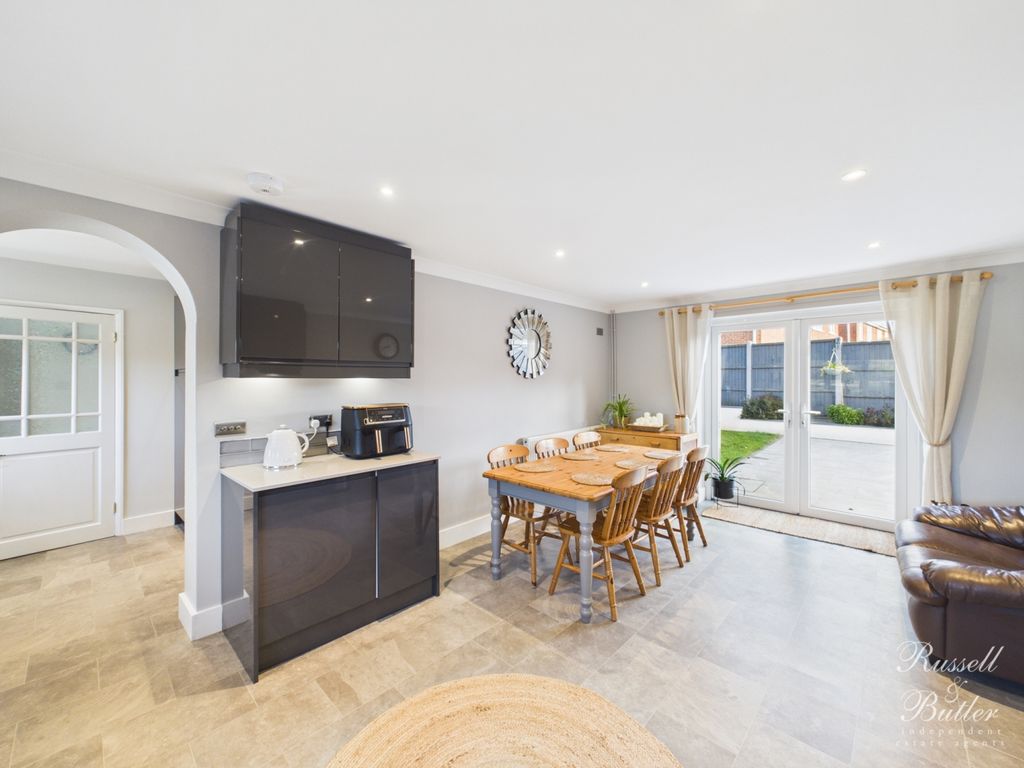 Property photo 2 of 21 Cam02127G0-Pr0378-Still019