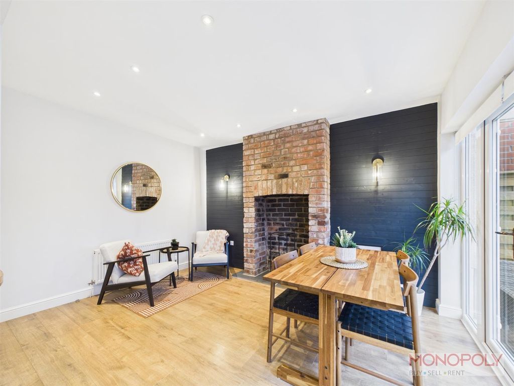 Property photo 3 of 25 Cam03815G0-Pr0389-Still008.Jpg