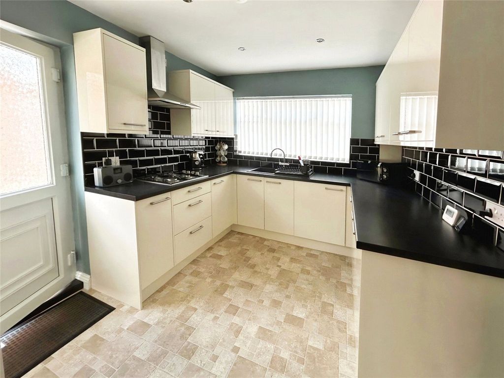 Property photo 3 of 9 Picture No. 06