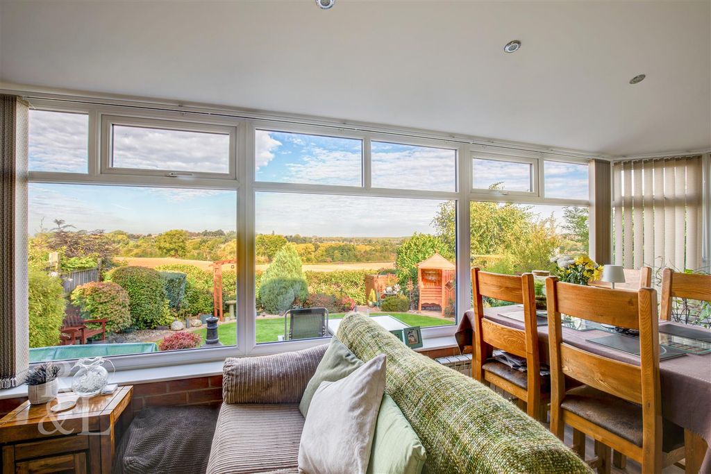 Property photo 3 of 29 3 Boncroft Gardens (8).Jpg