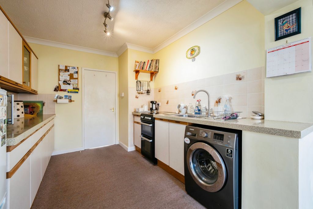 Property photo 2 of 17 Kitchen