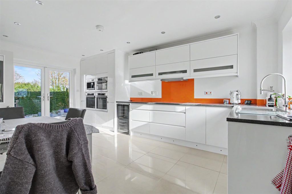 Property photo 3 of 35 Kitchen