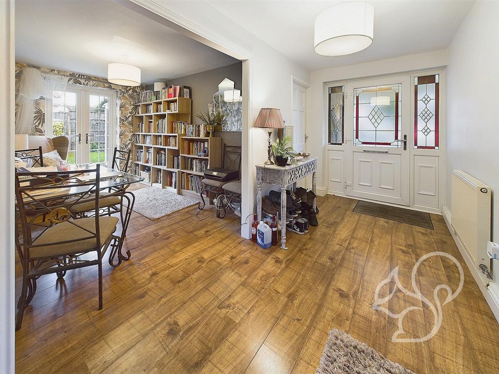 Property photo 3 of 7 Entrance Hall