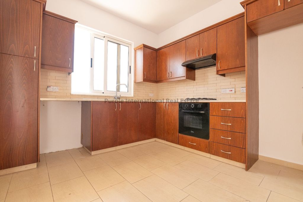 Property photo 2 of 32