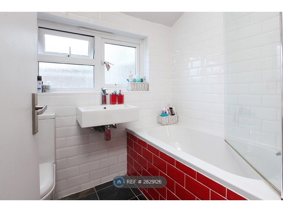 Property photo 3 of 7 Bathroom