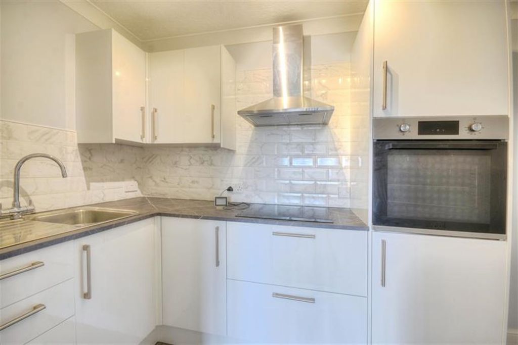 Property photo 1 of 12 (Main)