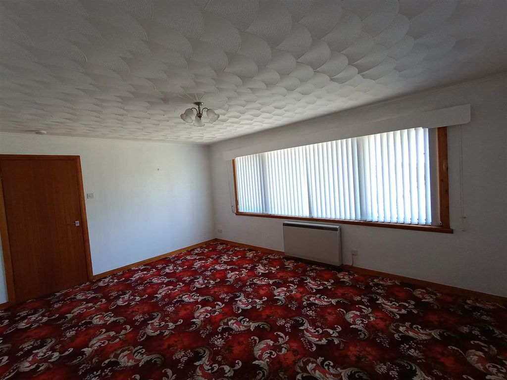 Property photo 3 of 20 Lounge