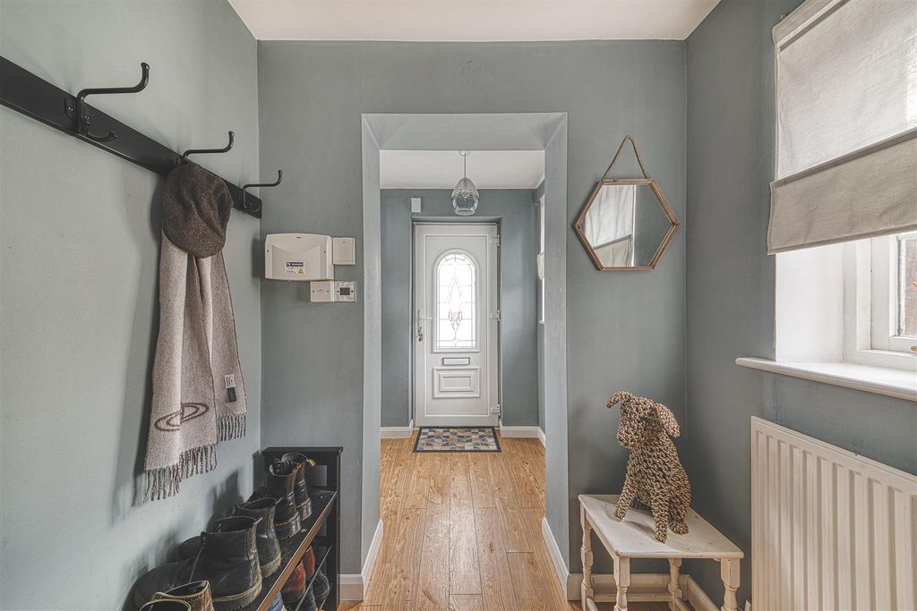 Property photo 3 of 32