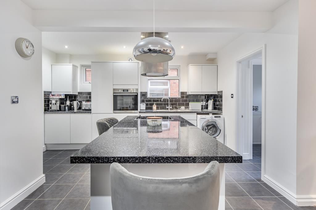 Property photo 3 of 20 Kitchen/Dining Room