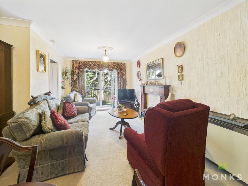 Property photo 3 of 12 Cam01520G0-Pr0251-Still006.Jpg