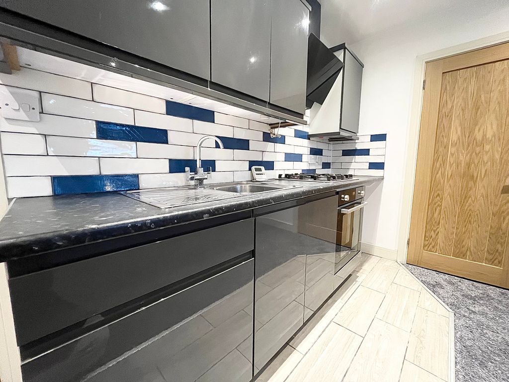 Property photo 1 of 7 Kitchen