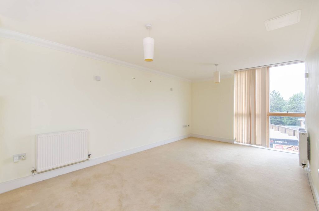 Property photo 2 of 8