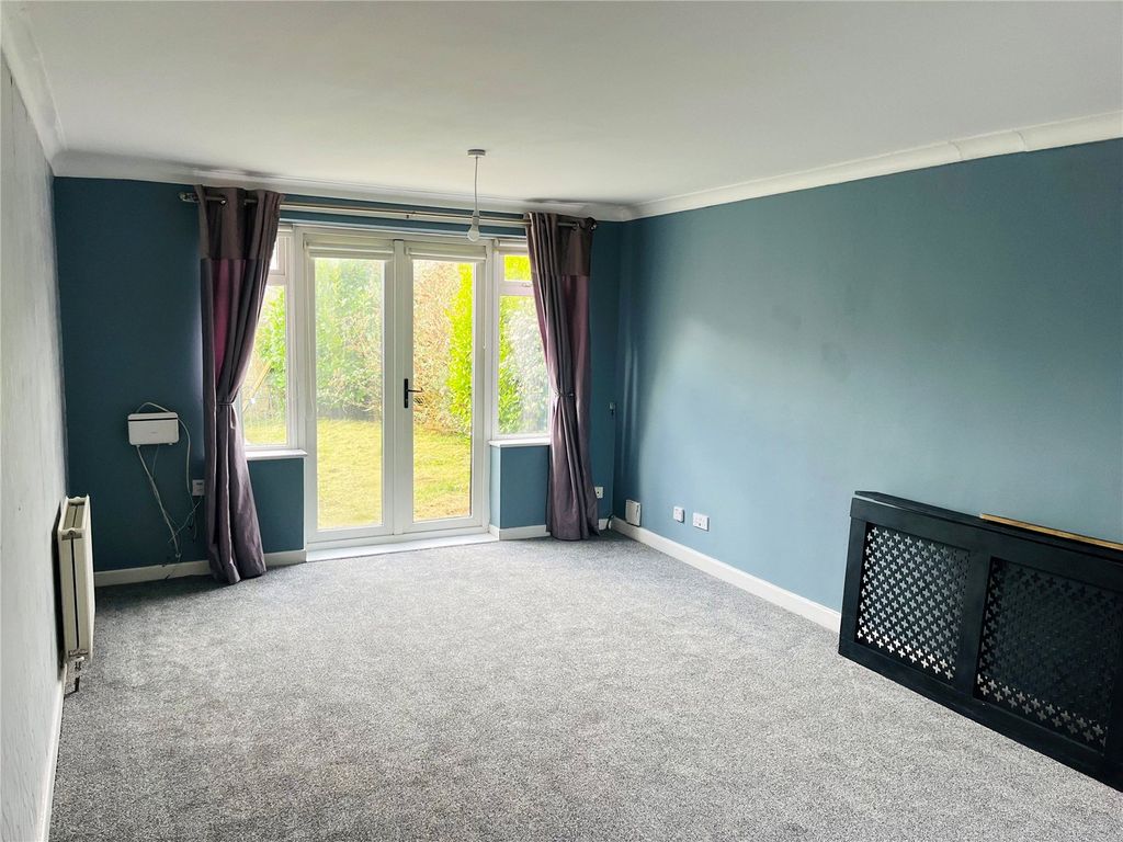 Property photo 3 of 29 Lounge