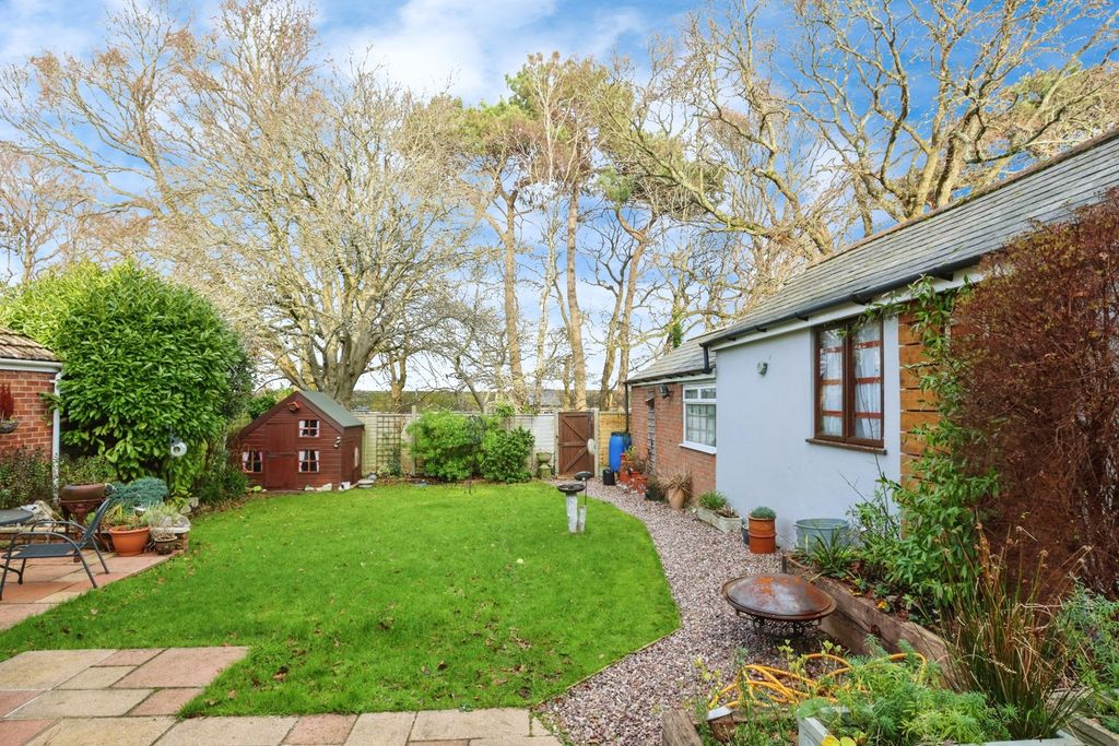 Property photo 2 of 25 Garden