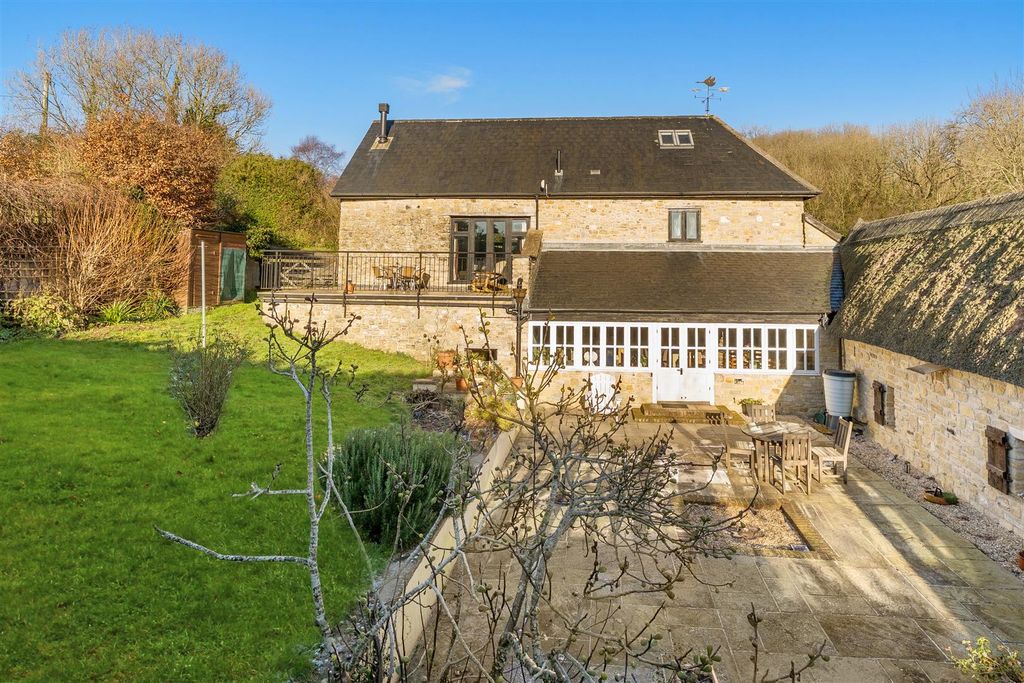 Property photo 1 of 19 Page 6 Top 2 Columns Left Side 1394861-3-695d3025B