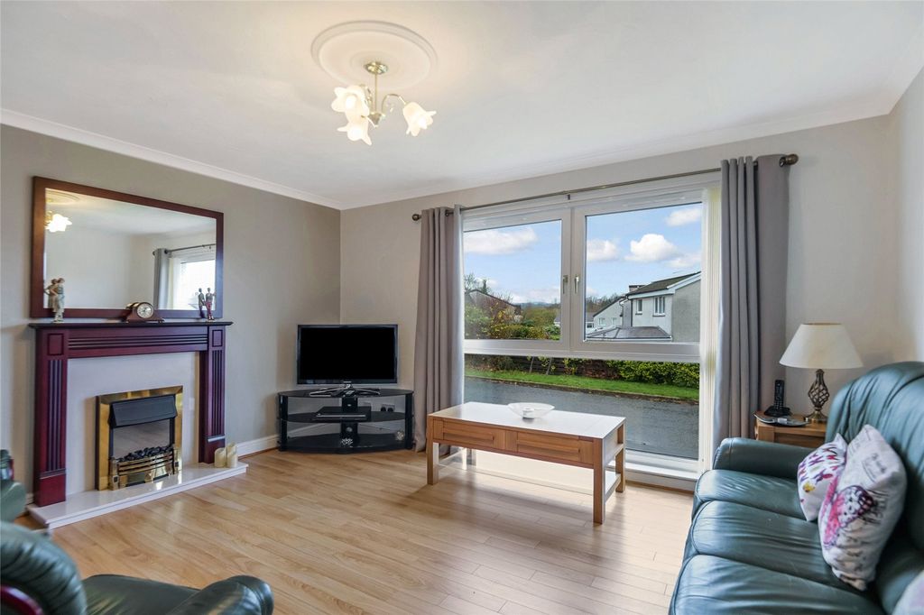 Property photo 2 of 21 Living Room