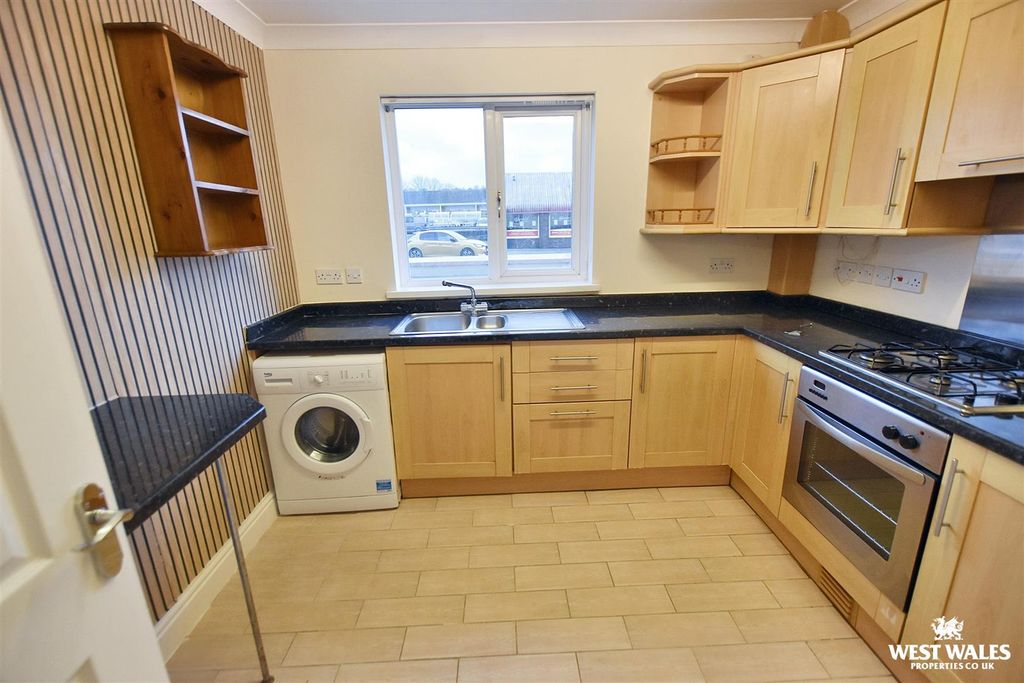 Property photo 3 of 10 4 (33).Jpg