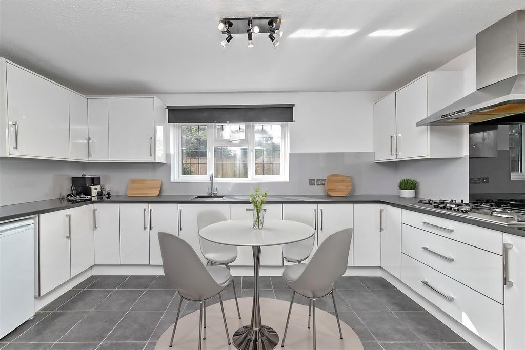 Property photo 3 of 18 14Havercroftclose-30 - Kitchen - Standard - 4.Jpg