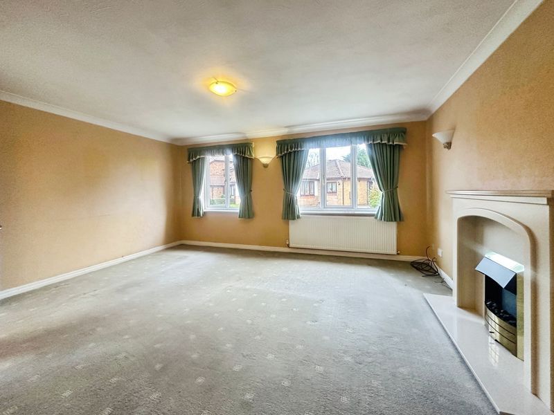 Property photo 3 of 16 Lounge