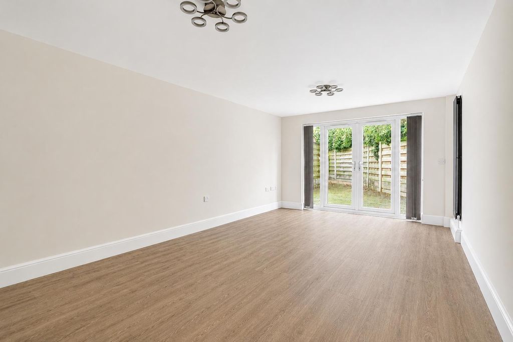 Property photo 3 of 18 Living/Dining Room