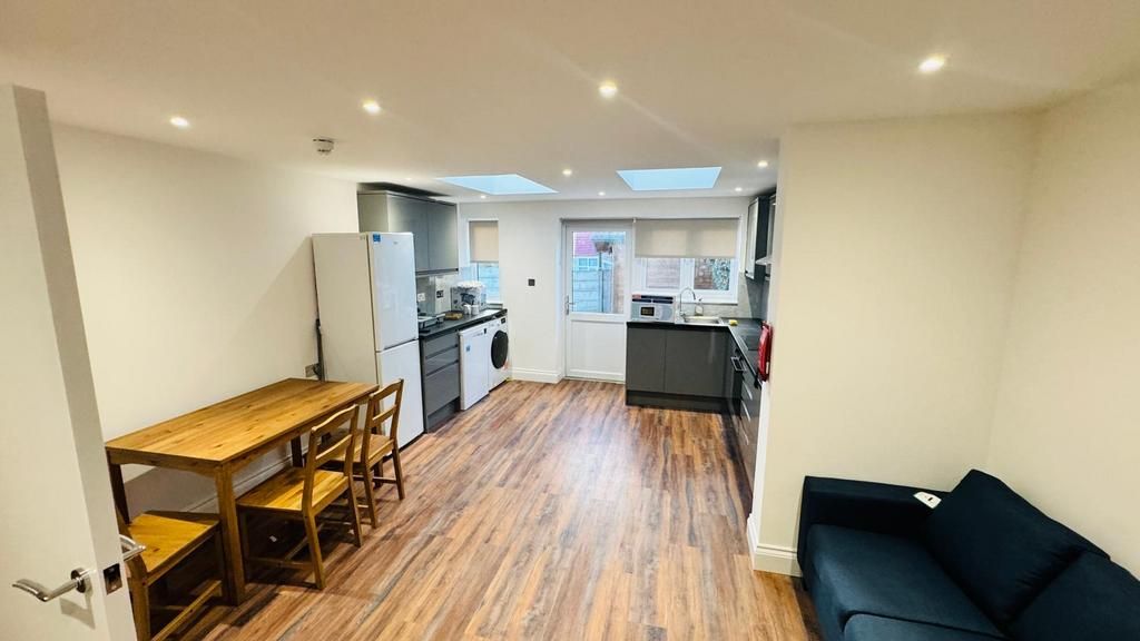 Property photo 2 of 28