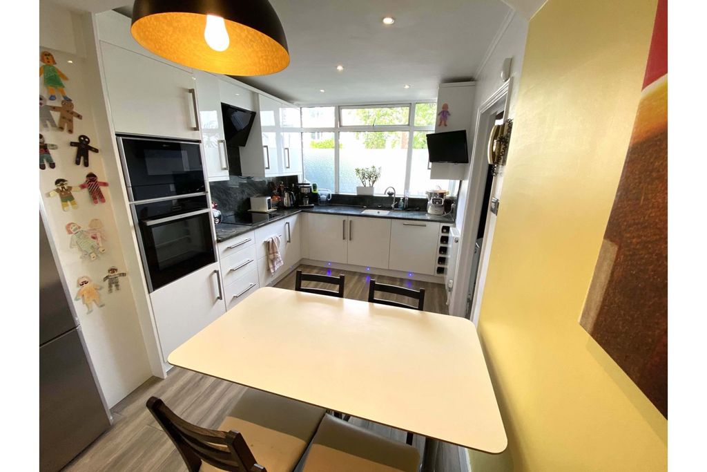 Property photo 3 of 13 Kitchen