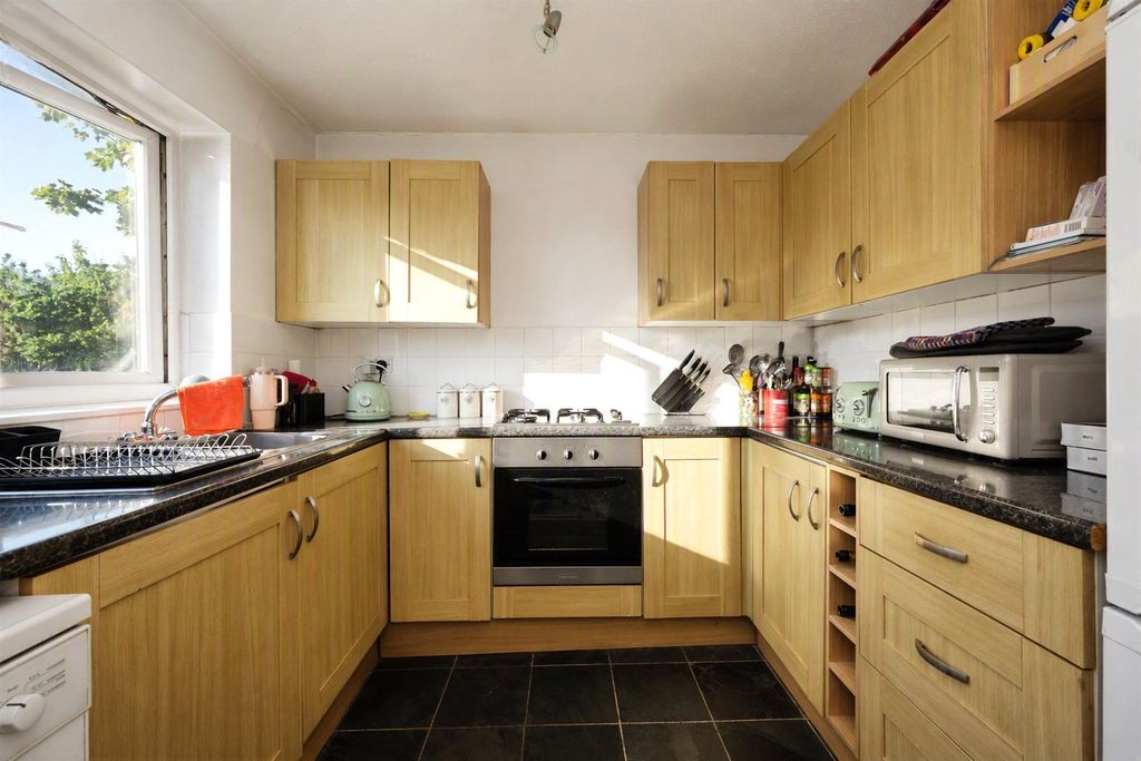 Property photo 3 of 11 Picture No. 24