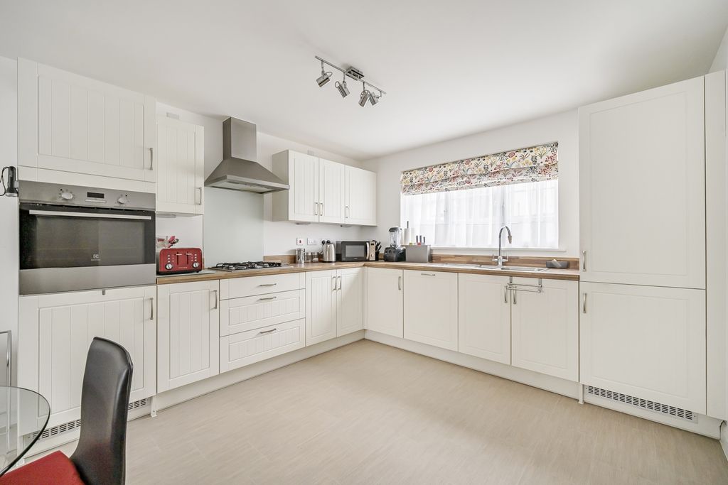 Property photo 2 of 19 1347808-25-68c173ee9E049-Arw
