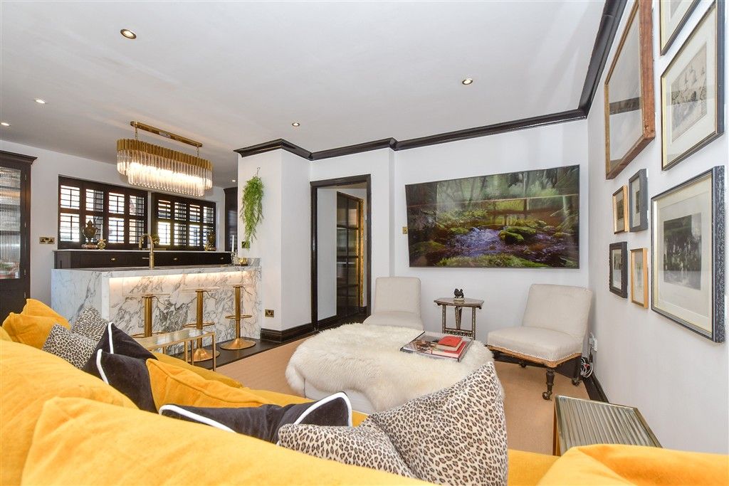 Property photo 1 of 15 Sitting Room