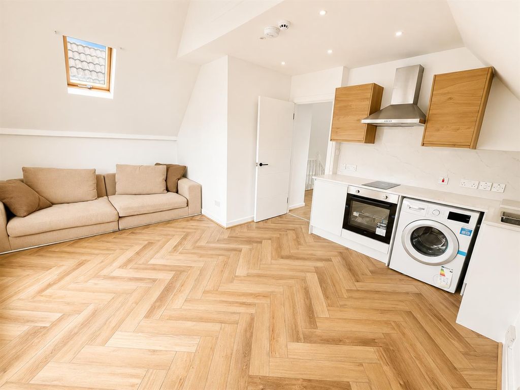 Property photo 3 of 7 A8100Ab2-5d57-44d5-Bb66-Aeee809c2Eb8.Png